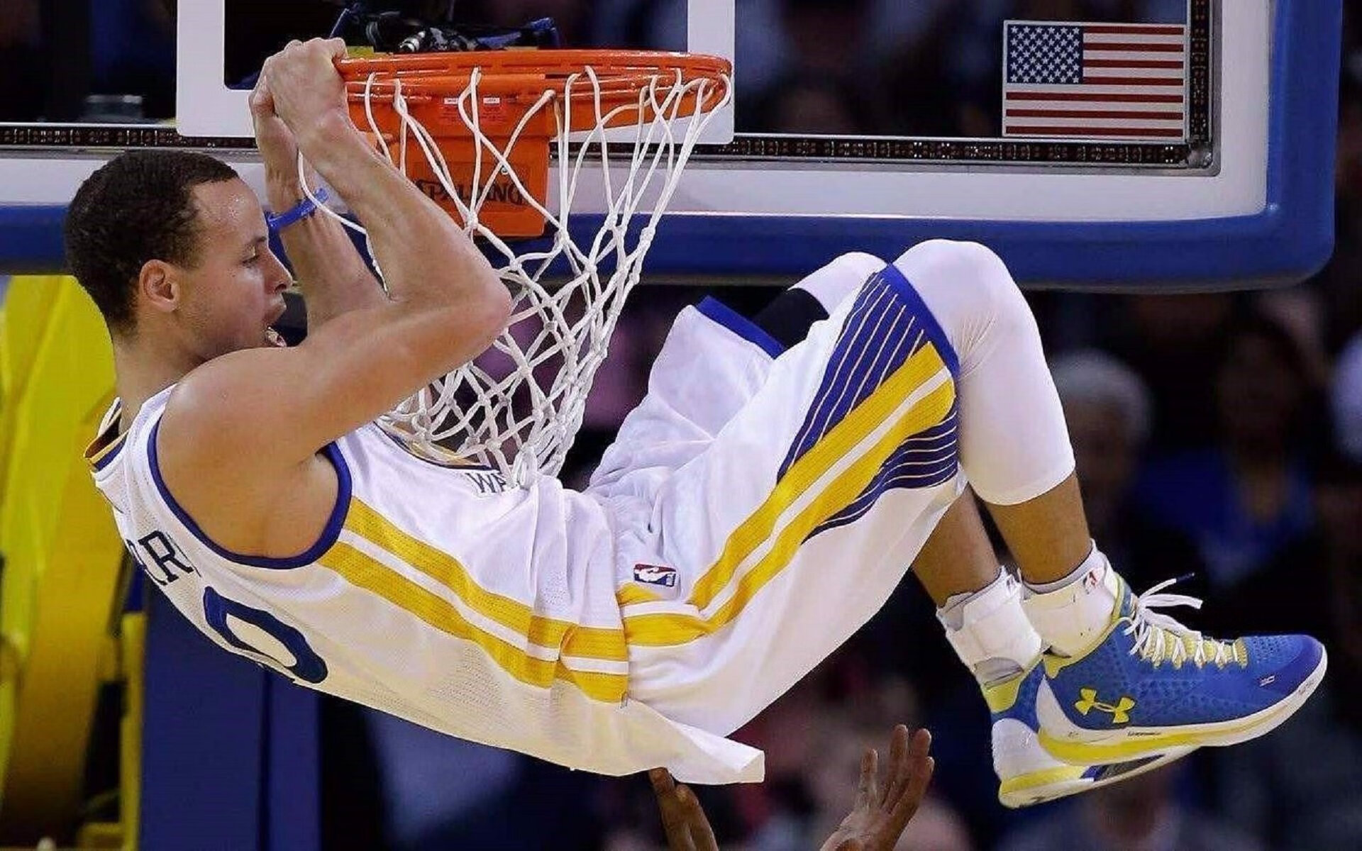 爱游戏平台-科维托娃助攻难挽败局，雄鹿窗口期引援受质疑，日本女排调整名单备战欧冠
